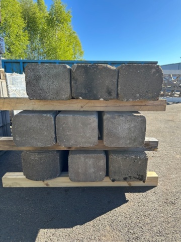 1475234-4 Gate posts - concrete