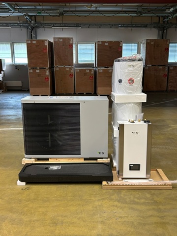 1526420-1 12 kW air/water heat pump incl. buffer tank, easily connects to an existing heating system L3.66