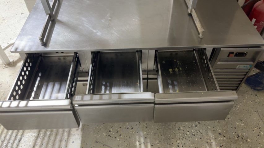 1491542-2 Grill cooling bench
