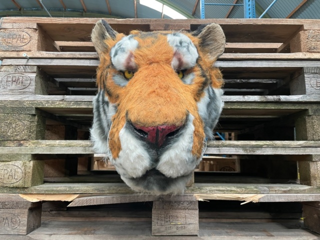 1522829-1 Konstgjort tigerhuvud - väggdekoration, 40 cm