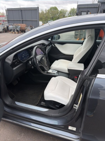 1357538-27 Tesla Model S Long Range AWD, 423hp -2019