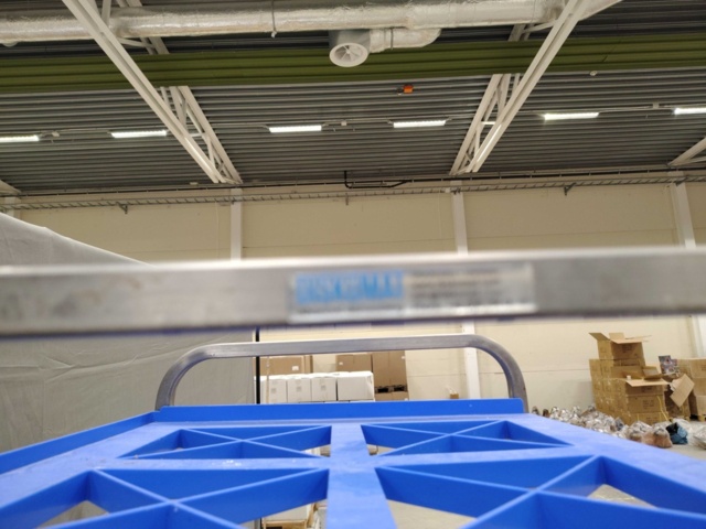1526526-5 Display stand - Diskomat, aluminum and blue plastic