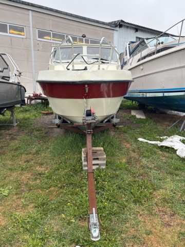 1143481-3 Flipper 700 Boat -79 incl trailer Volvo Penta