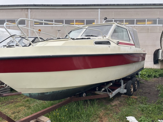 1143481-4 Flipper 700 Boat -79 incl trailer Volvo Penta