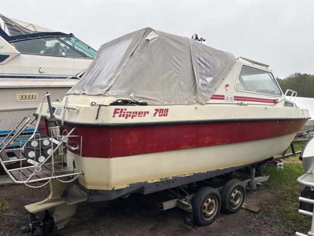1143481-9 Flipper 700 Boat -79 incl trailer Volvo Penta