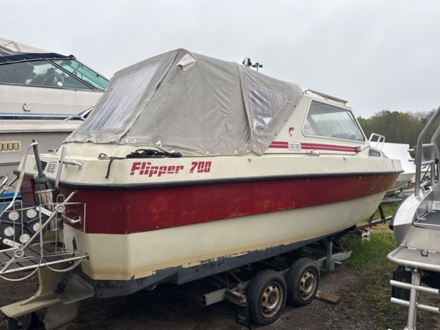 1143481-10 Flipper 700 Boat -79 incl trailer Volvo Penta