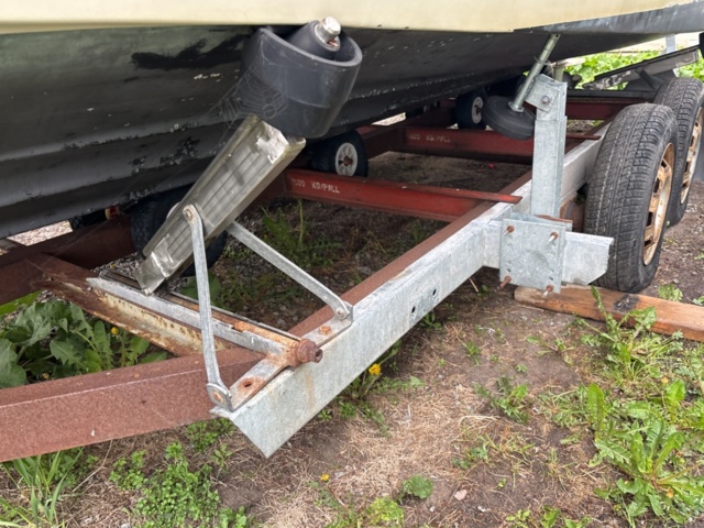 1143481-18 Flipper 700 Boat -79 incl trailer Volvo Penta