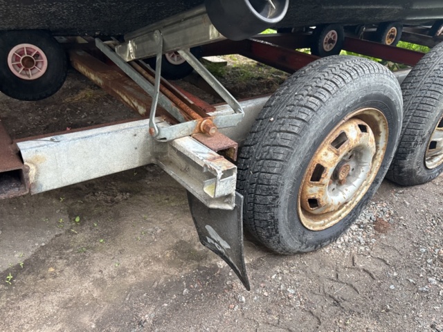 1143481-27 Flipper 700 Boat -79 incl trailer Volvo Penta