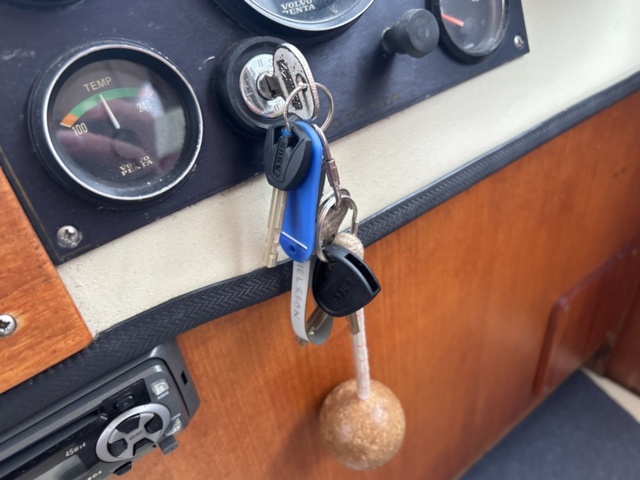 1143481-77 Flipper 700 Boat -79 incl trailer Volvo Penta