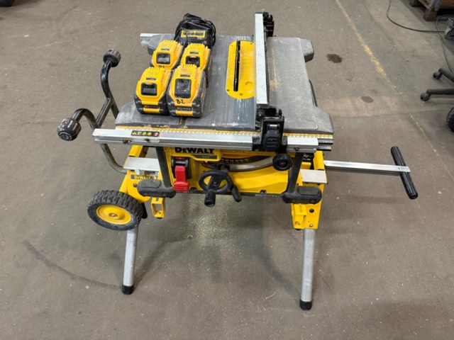 1526719-1 Table saw Dewalt
