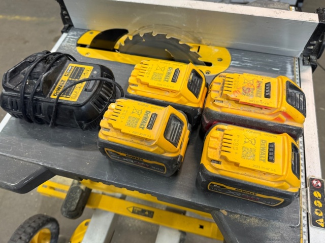 1526719-13 Table saw Dewalt