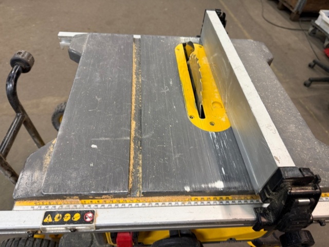 1526719-4 Table saw Dewalt