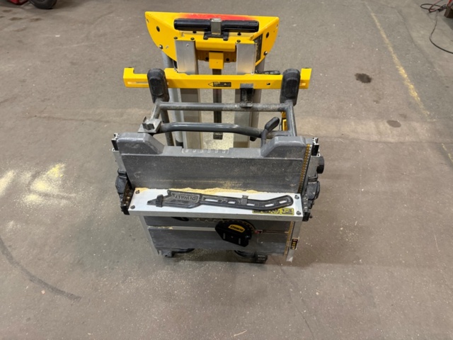 1526719-9 Table saw Dewalt