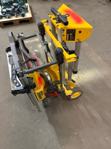 1526719-10 Table saw Dewalt