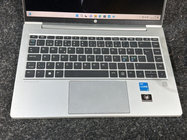 1515940-2 Laptop with charger - HP ProBook 440 G9