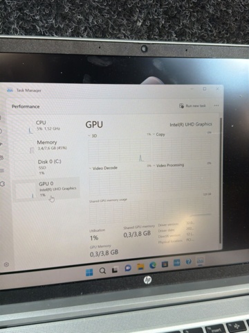 1515940-6 Laptop with charger - HP ProBook 440 G9