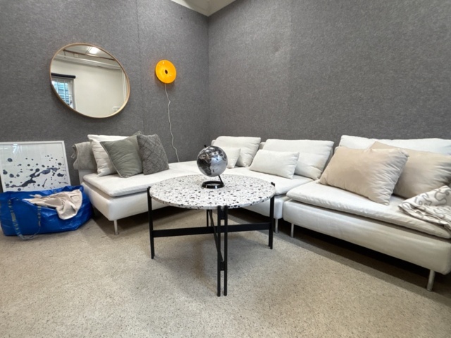 1497458-1 Samling med möbler - Soffa, soffbord, lampa, m.m.