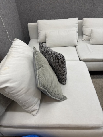 1497458-5 Samling med möbler - Soffa, soffbord, lampa, m.m.