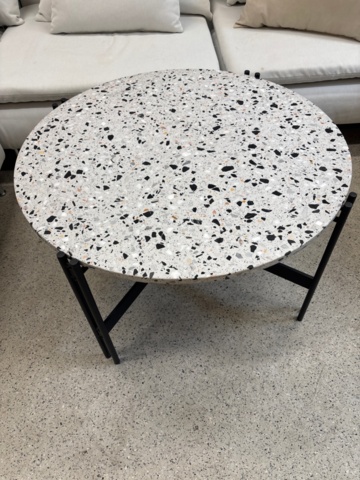 1497458-9 Samling med möbler - Soffa, soffbord, lampa, m.m.