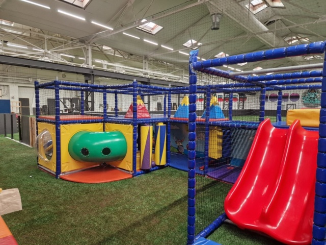 1458292-1 Play castle / play set for children
