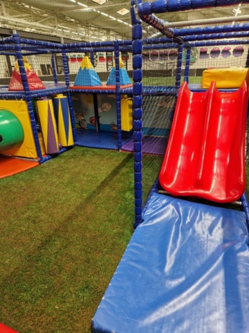1458292-9 Play castle / play set for children