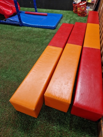 1458292-19 Play castle / play set for children