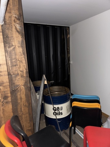 1458366-6 Container 20 feet (store no. 2)