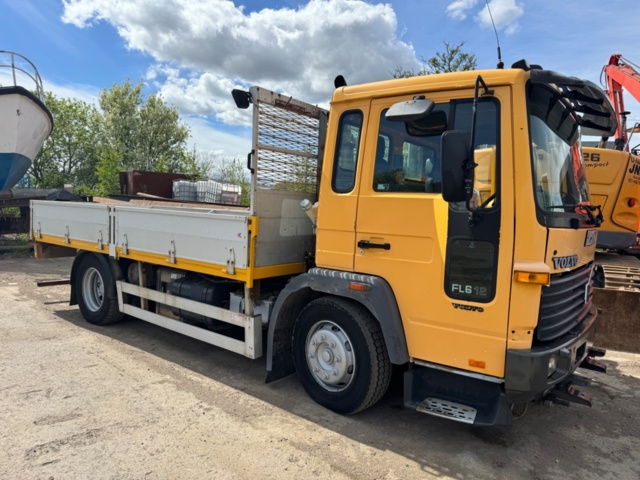 1405784-1 Flakbil Volvo FL 612