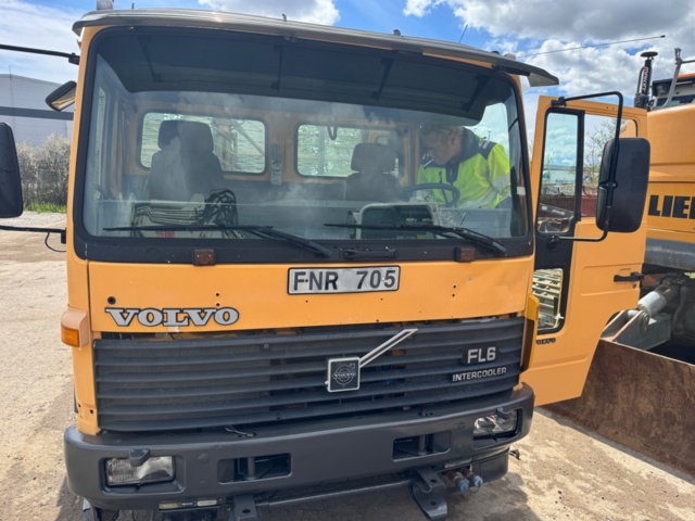 1405784-3 Flakbil Volvo FL 612