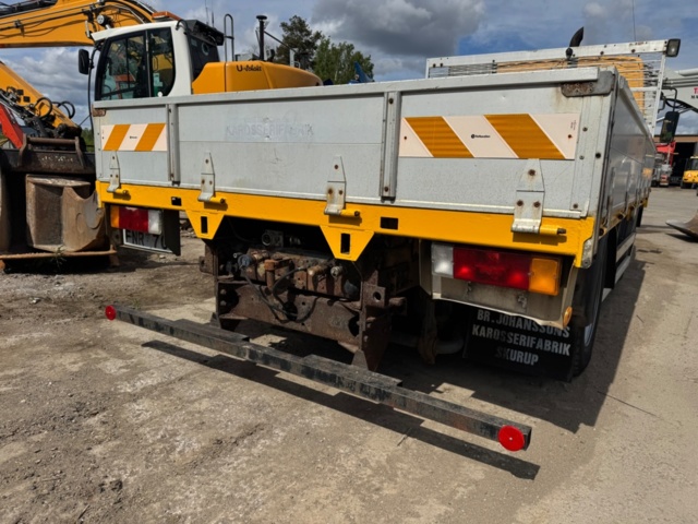 1405784-8 Flakbil Volvo FL 612