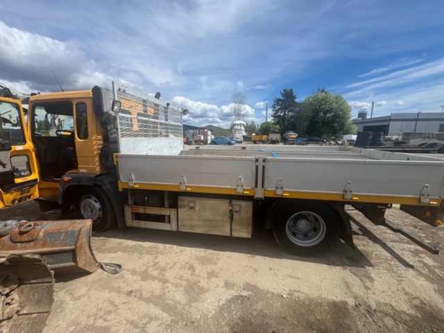 1405784-10 Flakbil Volvo FL 612