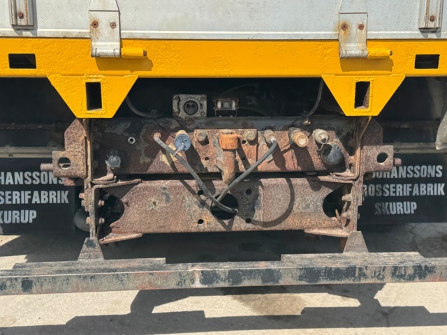 1405784-16 Flakbil Volvo FL 612