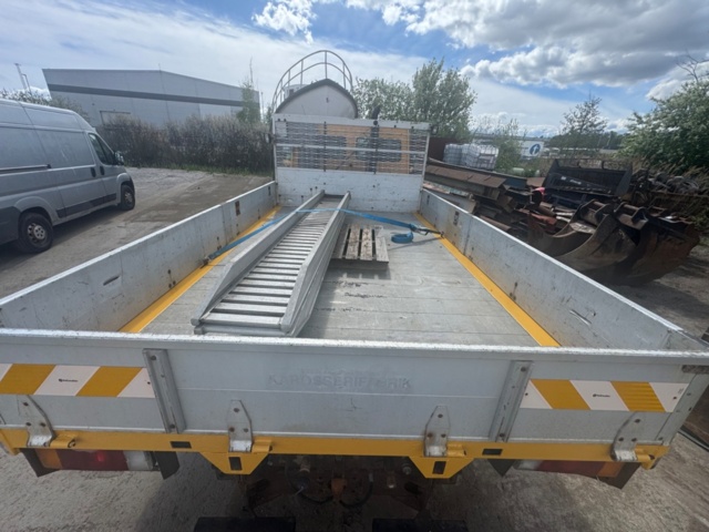 1405784-18 Flakbil Volvo FL 612