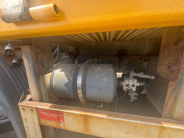 1405784-20 Flakbil Volvo FL 612