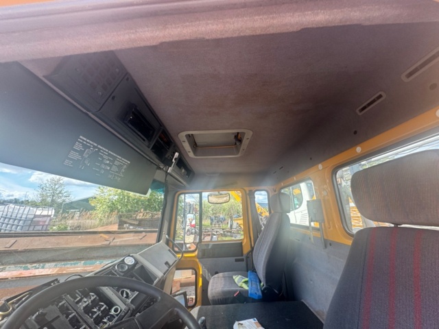 1405784-23 Flakbil Volvo FL 612