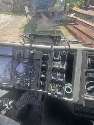 1405784-31 Flakbil Volvo FL 612
