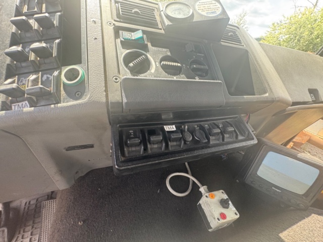 1405784-33 Flakbil Volvo FL 612