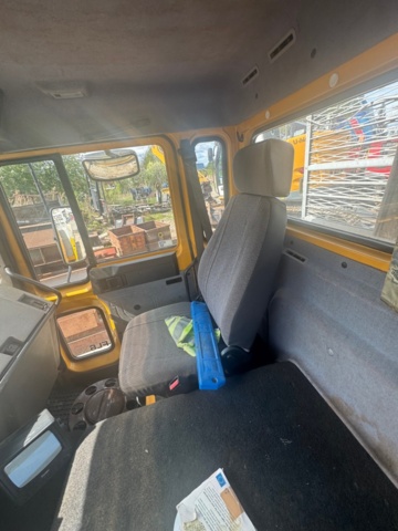 1405784-35 Flakbil Volvo FL 612