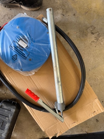 1405798-4 Smörjpump