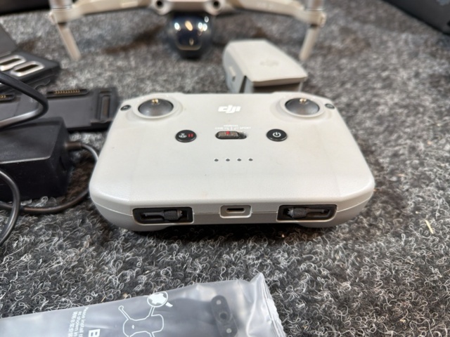 1515961-3 Drönare med tillbehör - DJI Air 2S