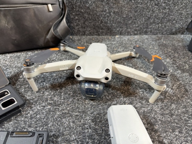 1515961-7 Drönare med tillbehör - DJI Air 2S