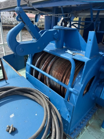 1405805-1 Winch with steel wire rope