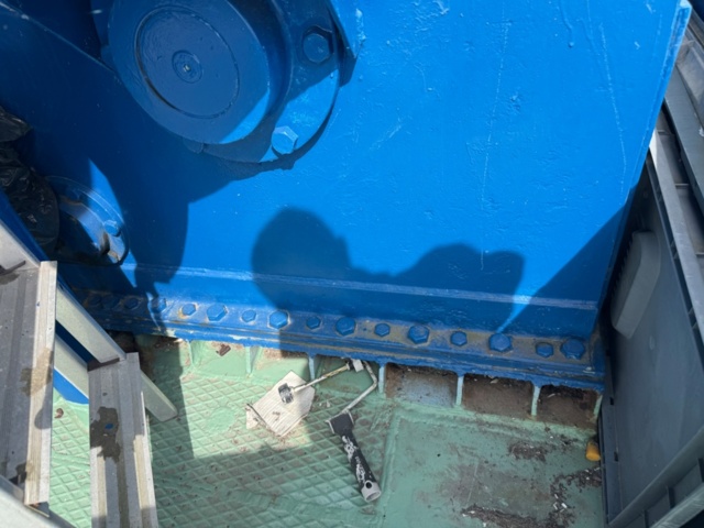 1405805-6 Winch with steel wire rope