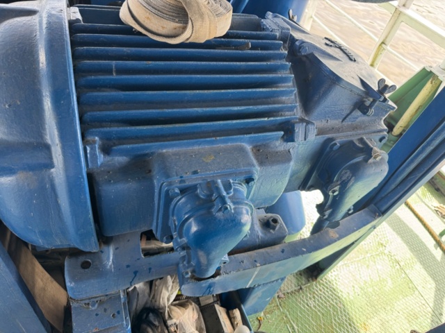 1405805-8 Winch with steel wire rope