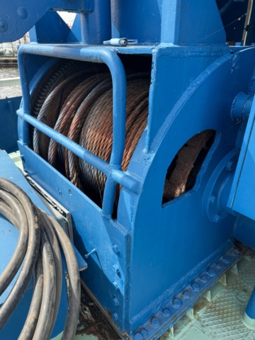 1405805-10 Winch with steel wire rope