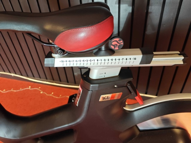 1484147-10 Spinningcykel Life Fitness IC7