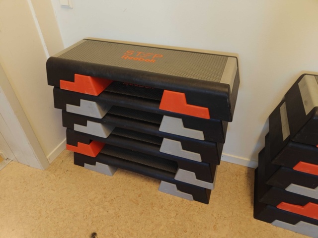 1484179-5 14 stycken stepbrädor Reebok