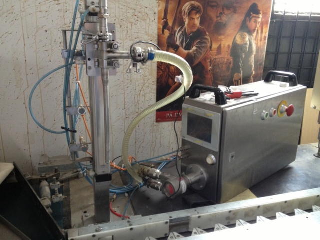 1421848-2 Complete filling and labeling machine with accessories - Svenska Pump AB - Type 6400