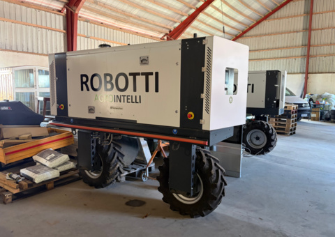 Självgående traktor Robotti AgroIntelli 150D 2021 (demomaskin)