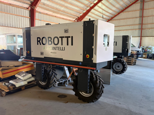 1530611-1 Self-propelled tractor Robotti AgroIntelli 150D 2021 (demo machine)
